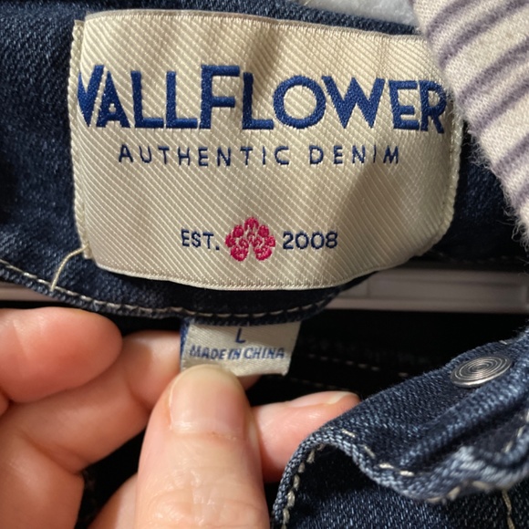 Junior Large Women Small Wallflower Authentic Denim Jean Jacket Hoodie - Picture 5 of 6